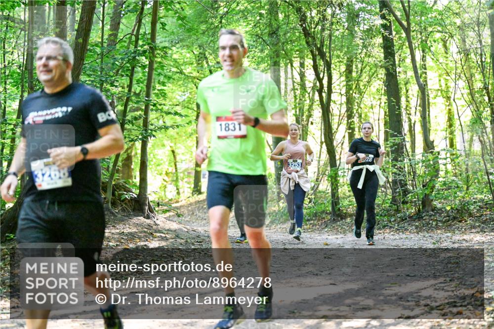 28.09.2025 - 33. Volkslauf durch das schöne Alstertal Dr. Thomas Lammeyer http://msf.ph/oto/8964278 28.09.2025 11:19:48 Laufen 3268, 1831, 3253, 28 meine-sportfotos.de