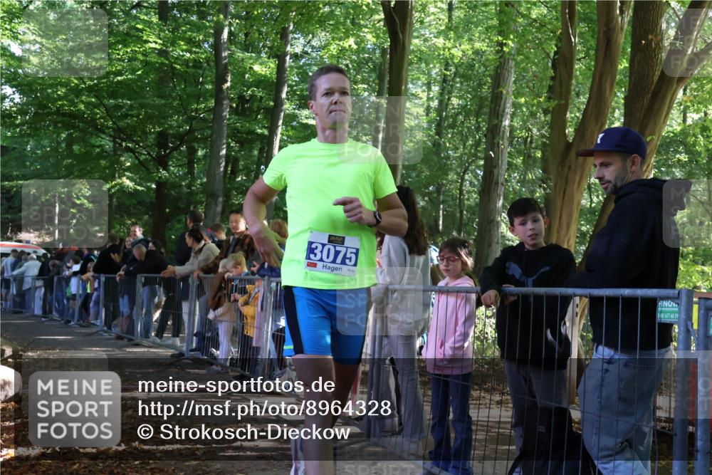28.09.2025 - 33. Volkslauf durch das schöne Alstertal Strokosch-Dieckow http://msf.ph/oto/8964328 28.09.2025 11:12:07 Ziel 3075 meine-sportfotos.de