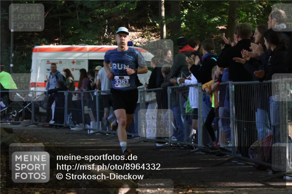 28.09.2025 - 33. Volkslauf durch das schöne Alstertal Strokosch-Dieckow http://msf.ph/oto/8964332 28.09.2025 11:12:21 Ziel 3363 meine-sportfotos.de