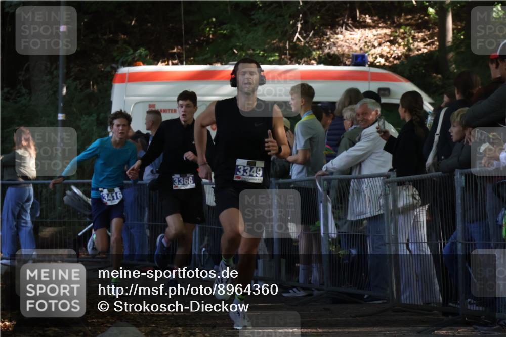 28.09.2025 - 33. Volkslauf durch das schöne Alstertal Strokosch-Dieckow http://msf.ph/oto/8964360 28.09.2025 11:12:41 Ziel 3215, 3349, 3368, 3416 meine-sportfotos.de