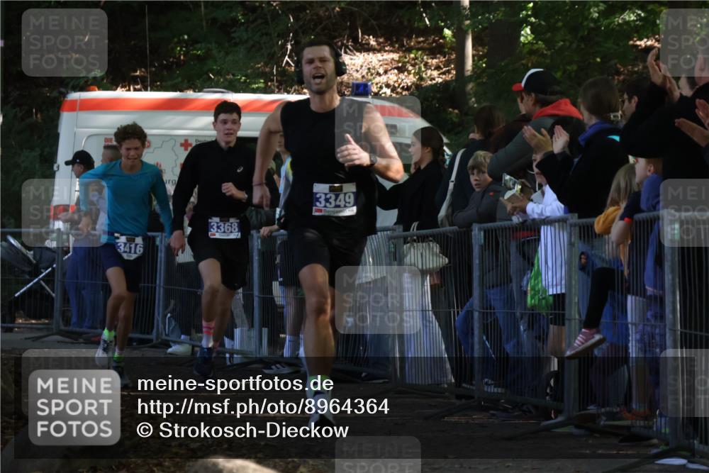 28.09.2025 - 33. Volkslauf durch das schöne Alstertal Strokosch-Dieckow http://msf.ph/oto/8964364 28.09.2025 11:12:42 Ziel 3215, 3349, 3368, 3416 meine-sportfotos.de