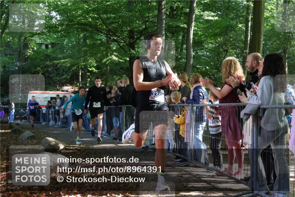 28.09.2025 - 33. Volkslauf durch das schöne Alstertal Strokosch-Dieckow http://msf.ph/oto/8964391 28.09.2025 11:12:45 Ziel 3215, 3349, 3368, 3374, 3392, 3416 meine-sportfotos.de
