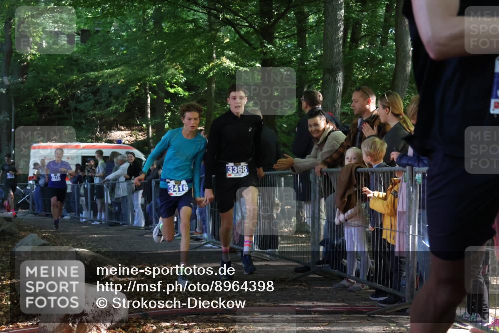 28.09.2025 - 33. Volkslauf durch das schöne Alstertal Strokosch-Dieckow http://msf.ph/oto/8964398 28.09.2025 11:12:45 Ziel 3215, 3349, 3368, 3374, 3392, 3416 meine-sportfotos.de