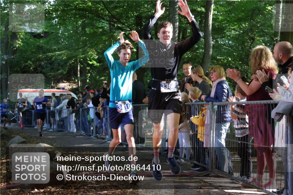 28.09.2025 - 33. Volkslauf durch das schöne Alstertal Strokosch-Dieckow http://msf.ph/oto/8964410 28.09.2025 11:12:46 Ziel 3215, 3368, 3374, 3392, 3416 meine-sportfotos.de