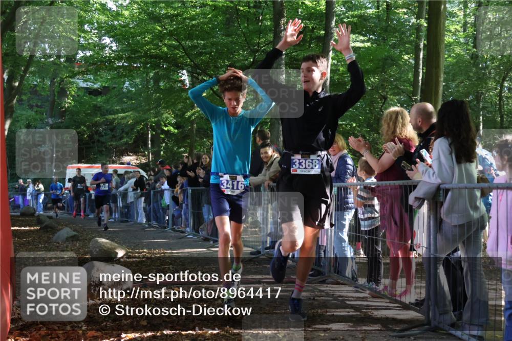 28.09.2025 - 33. Volkslauf durch das schöne Alstertal Strokosch-Dieckow http://msf.ph/oto/8964417 28.09.2025 11:12:46 Ziel 3215, 3368, 3374, 3392, 3416 meine-sportfotos.de