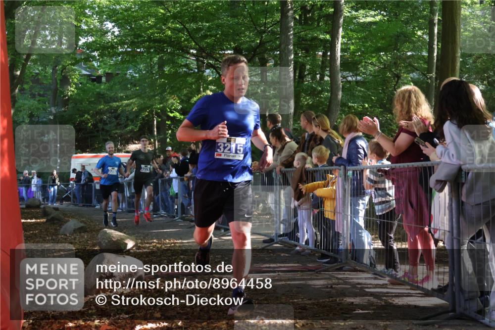 28.09.2025 - 33. Volkslauf durch das schöne Alstertal Strokosch-Dieckow http://msf.ph/oto/8964458 28.09.2025 11:12:50 Ziel 3215, 3374, 3392 meine-sportfotos.de