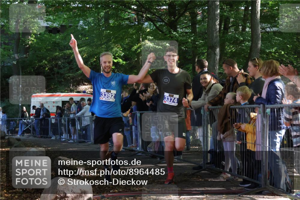 28.09.2025 - 33. Volkslauf durch das schöne Alstertal Strokosch-Dieckow http://msf.ph/oto/8964485 28.09.2025 11:12:52 Ziel 3374, 3392 meine-sportfotos.de