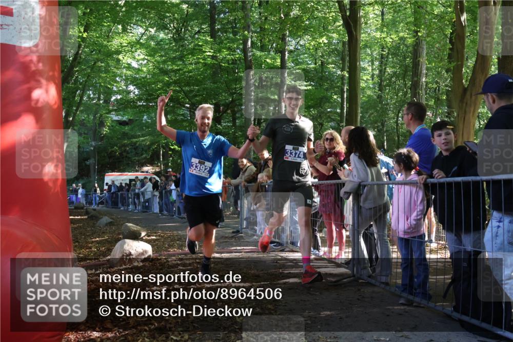 28.09.2025 - 33. Volkslauf durch das schöne Alstertal Strokosch-Dieckow http://msf.ph/oto/8964506 28.09.2025 11:12:53 Ziel 3374, 3392 meine-sportfotos.de