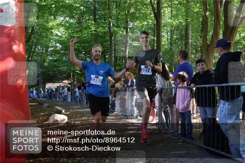 28.09.2025 - 33. Volkslauf durch das schöne Alstertal Strokosch-Dieckow http://msf.ph/oto/8964512 28.09.2025 11:12:53 Ziel 3374, 3392 meine-sportfotos.de