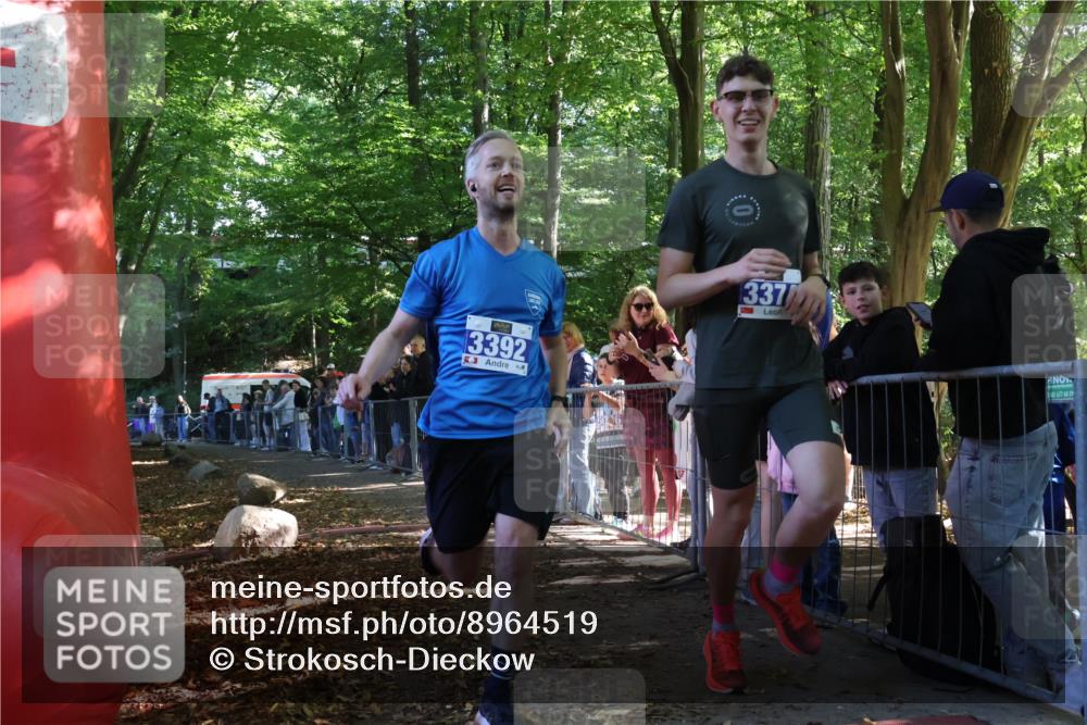 28.09.2025 - 33. Volkslauf durch das schöne Alstertal Strokosch-Dieckow http://msf.ph/oto/8964519 28.09.2025 11:12:53 Ziel 3374, 3392 meine-sportfotos.de