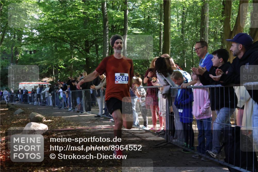 28.09.2025 - 33. Volkslauf durch das schöne Alstertal Strokosch-Dieckow http://msf.ph/oto/8964552 28.09.2025 11:13:37 Ziel 3241 meine-sportfotos.de