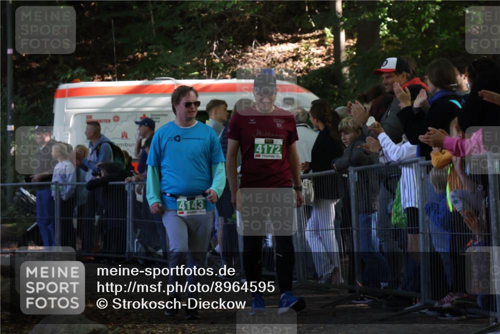 28.09.2025 - 33. Volkslauf durch das schöne Alstertal Strokosch-Dieckow http://msf.ph/oto/8964595 28.09.2025 11:14:24 Ziel 3005, 4143, 4172 meine-sportfotos.de