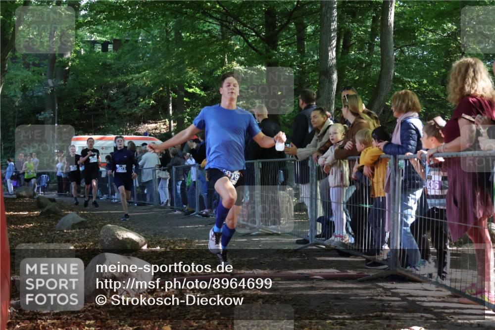 28.09.2025 - 33. Volkslauf durch das schöne Alstertal Strokosch-Dieckow http://msf.ph/oto/8964699 28.09.2025 11:14:48 Ziel 3079, 3362, 3366, 3923, 3924 meine-sportfotos.de