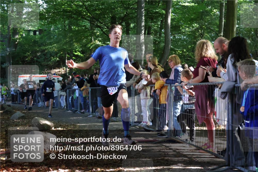 28.09.2025 - 33. Volkslauf durch das schöne Alstertal Strokosch-Dieckow http://msf.ph/oto/8964706 28.09.2025 11:14:48 Ziel 3079, 3362, 3366, 3923, 3924 meine-sportfotos.de