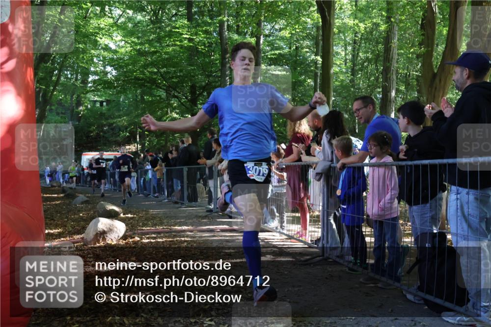 28.09.2025 - 33. Volkslauf durch das schöne Alstertal Strokosch-Dieckow http://msf.ph/oto/8964712 28.09.2025 11:14:49 Ziel 3079, 3362, 3366, 3923, 3924, 3939 meine-sportfotos.de