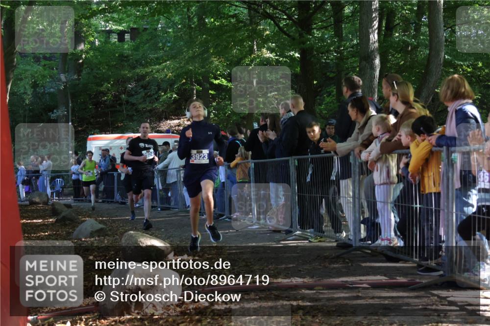 28.09.2025 - 33. Volkslauf durch das schöne Alstertal Strokosch-Dieckow http://msf.ph/oto/8964719 28.09.2025 11:14:49 Ziel 3079, 3362, 3366, 3923, 3924, 3939 meine-sportfotos.de