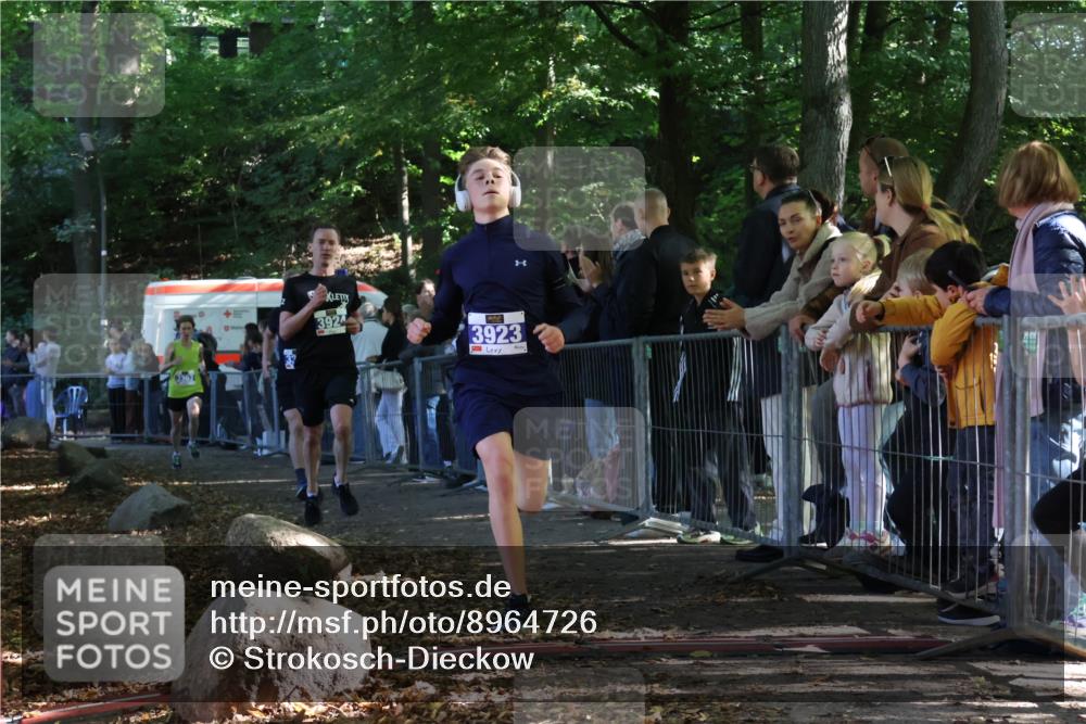 28.09.2025 - 33. Volkslauf durch das schöne Alstertal Strokosch-Dieckow http://msf.ph/oto/8964726 28.09.2025 11:14:50 Ziel 3362, 3366, 3923, 3924, 3939 meine-sportfotos.de