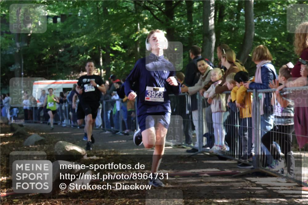28.09.2025 - 33. Volkslauf durch das schöne Alstertal Strokosch-Dieckow http://msf.ph/oto/8964731 28.09.2025 11:14:50 Ziel 3362, 3366, 3923, 3924, 3939 meine-sportfotos.de