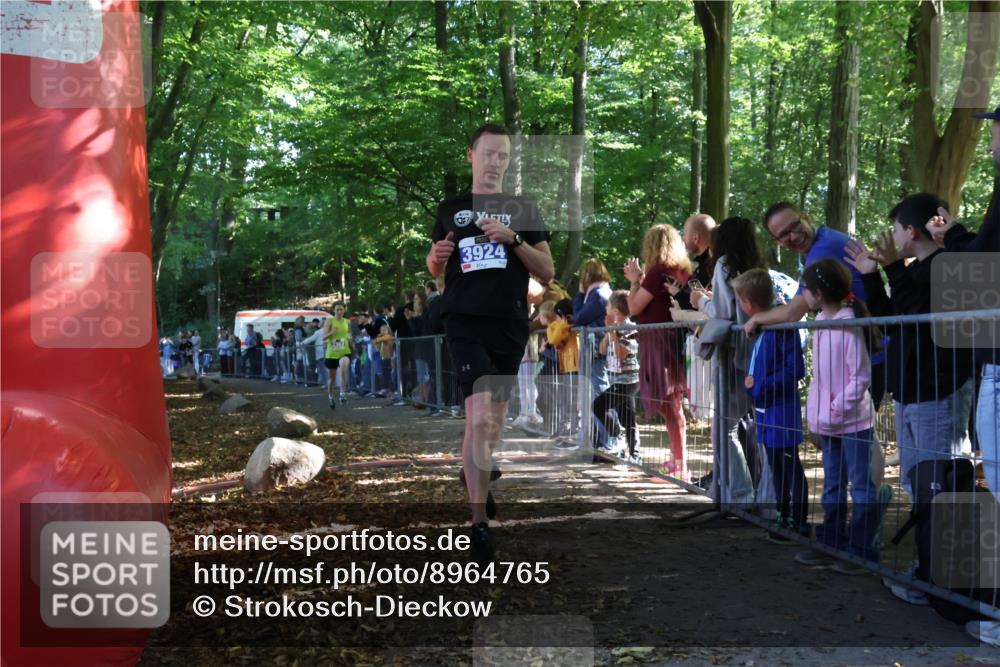 28.09.2025 - 33. Volkslauf durch das schöne Alstertal Strokosch-Dieckow http://msf.ph/oto/8964765 28.09.2025 11:14:52 Ziel 3362, 3366, 3924, 3939 meine-sportfotos.de