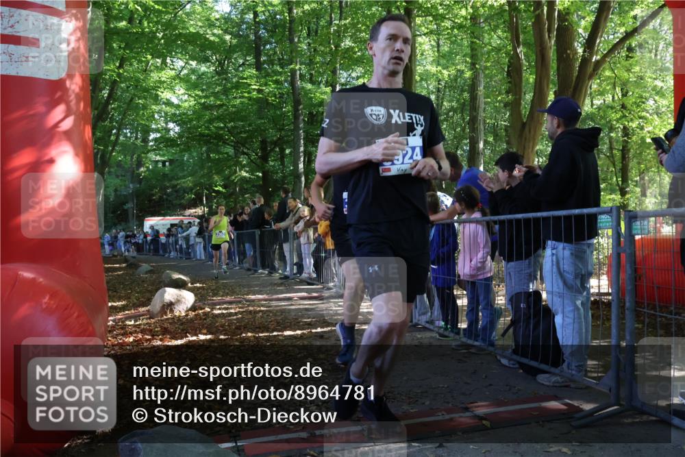 28.09.2025 - 33. Volkslauf durch das schöne Alstertal Strokosch-Dieckow http://msf.ph/oto/8964781 28.09.2025 11:14:53 Ziel 3362, 3366, 3939 meine-sportfotos.de