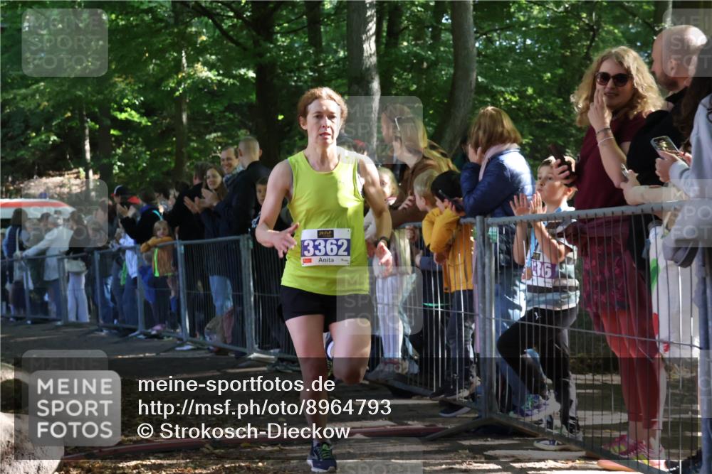 28.09.2025 - 33. Volkslauf durch das schöne Alstertal Strokosch-Dieckow http://msf.ph/oto/8964793 28.09.2025 11:14:54 Ziel 3362, 3406, 3939 meine-sportfotos.de