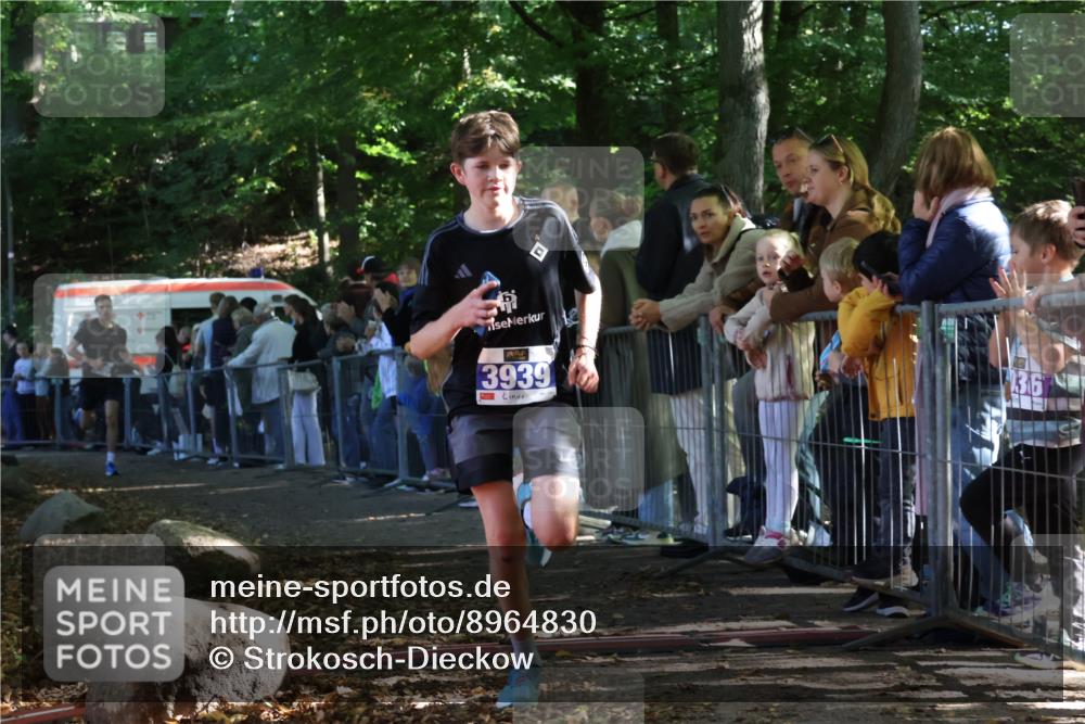 28.09.2025 - 33. Volkslauf durch das schöne Alstertal Strokosch-Dieckow http://msf.ph/oto/8964830 28.09.2025 11:14:59 Ziel 3406, 3939 meine-sportfotos.de