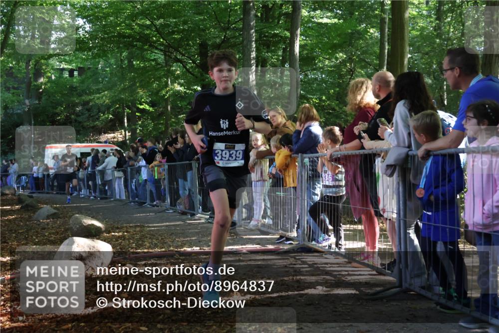 28.09.2025 - 33. Volkslauf durch das schöne Alstertal Strokosch-Dieckow http://msf.ph/oto/8964837 28.09.2025 11:14:59 Ziel 3406, 3939 meine-sportfotos.de