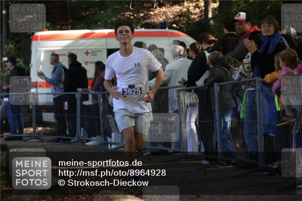 28.09.2025 - 33. Volkslauf durch das schöne Alstertal Strokosch-Dieckow http://msf.ph/oto/8964928 28.09.2025 11:16:29 Ziel 3925 meine-sportfotos.de