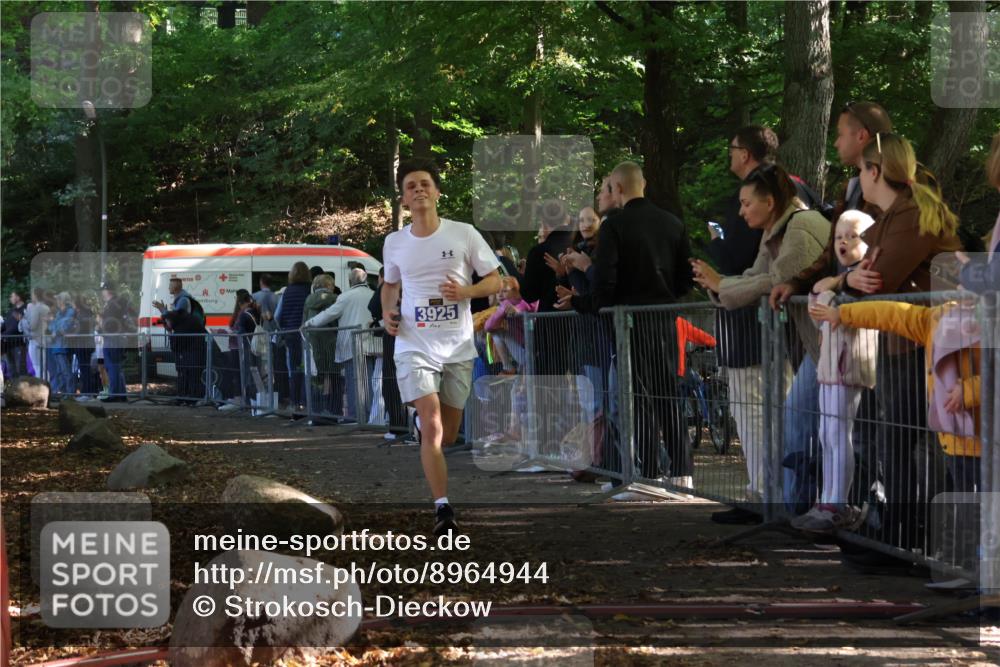 28.09.2025 - 33. Volkslauf durch das schöne Alstertal Strokosch-Dieckow http://msf.ph/oto/8964944 28.09.2025 11:16:30 Ziel 3925 meine-sportfotos.de