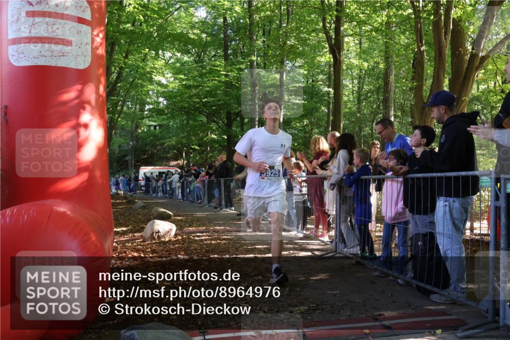 28.09.2025 - 33. Volkslauf durch das schöne Alstertal Strokosch-Dieckow http://msf.ph/oto/8964976 28.09.2025 11:16:32 Ziel 3925, 3932 meine-sportfotos.de