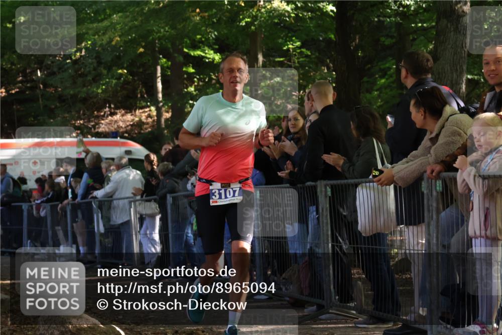 28.09.2025 - 33. Volkslauf durch das schöne Alstertal Strokosch-Dieckow http://msf.ph/oto/8965094 28.09.2025 11:17:45 Ziel 3094, 3107, 3938 meine-sportfotos.de