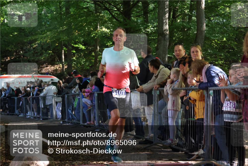 28.09.2025 - 33. Volkslauf durch das schöne Alstertal Strokosch-Dieckow http://msf.ph/oto/8965096 28.09.2025 11:17:46 Ziel 1502, 3094, 3107 meine-sportfotos.de