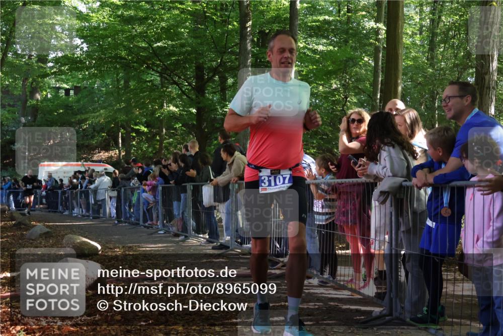 28.09.2025 - 33. Volkslauf durch das schöne Alstertal Strokosch-Dieckow http://msf.ph/oto/8965099 28.09.2025 11:17:47 Ziel 1502, 3094, 3107 meine-sportfotos.de