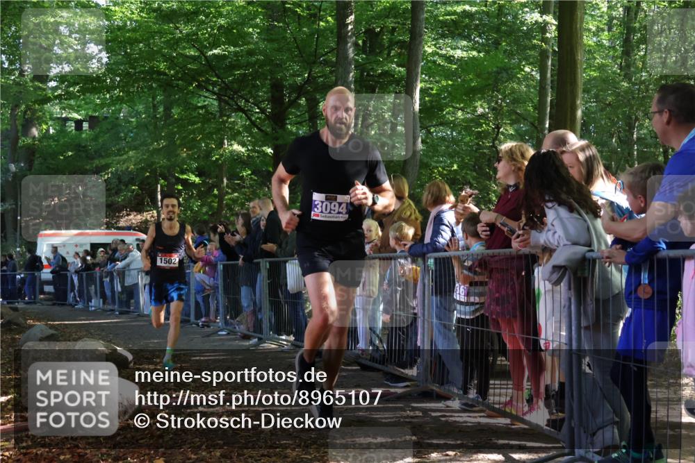 28.09.2025 - 33. Volkslauf durch das schöne Alstertal Strokosch-Dieckow http://msf.ph/oto/8965107 28.09.2025 11:17:54 Ziel 1502, 3094, 3906 meine-sportfotos.de
