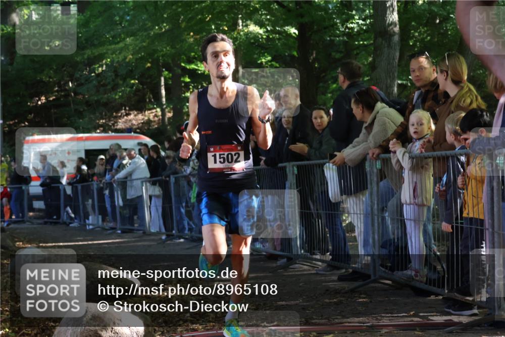 28.09.2025 - 33. Volkslauf durch das schöne Alstertal Strokosch-Dieckow http://msf.ph/oto/8965108 28.09.2025 11:17:55 Ziel 1502, 3094, 3906 meine-sportfotos.de