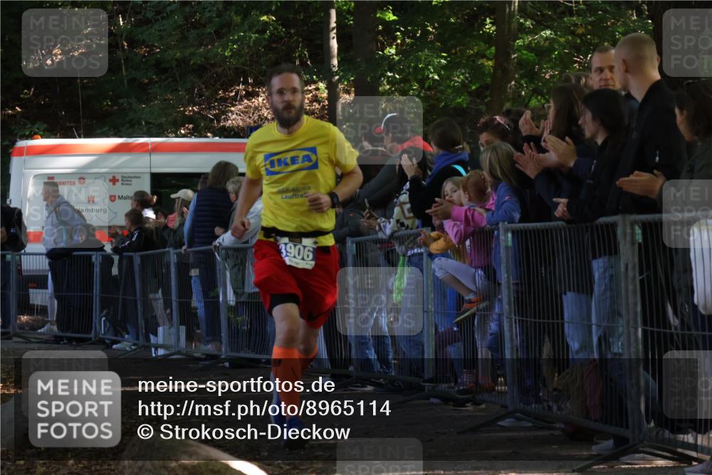 28.09.2025 - 33. Volkslauf durch das schöne Alstertal Strokosch-Dieckow http://msf.ph/oto/8965114 28.09.2025 11:18:00 Ziel 3906, 3921 meine-sportfotos.de