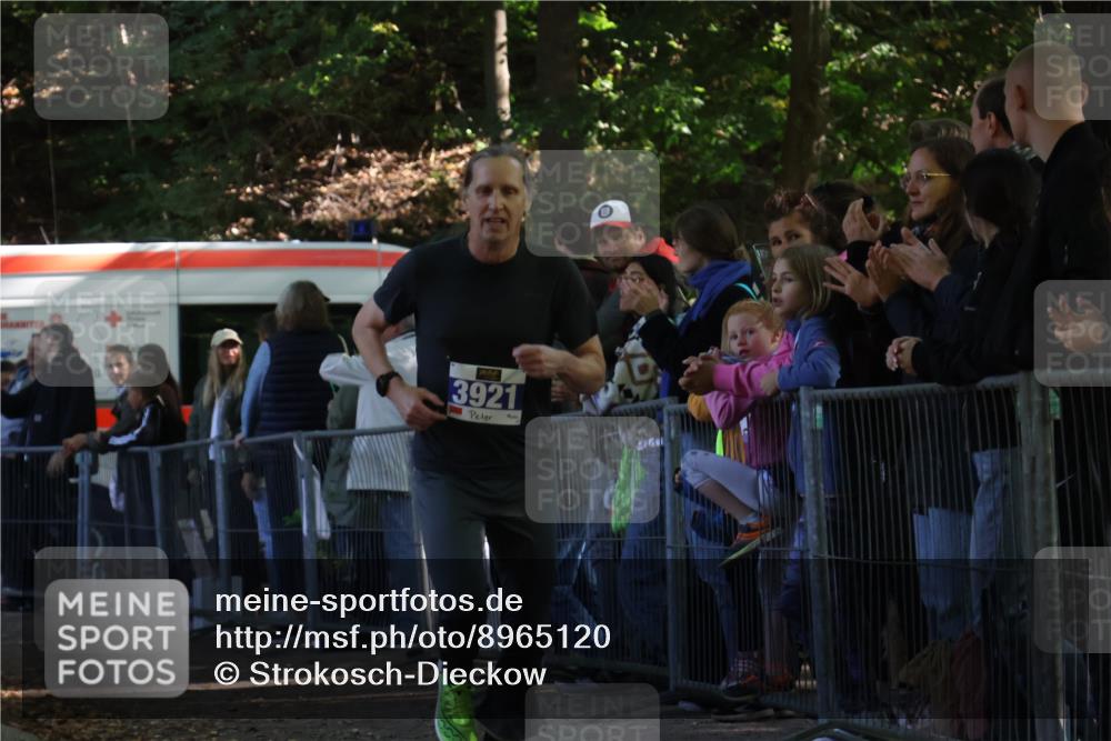 28.09.2025 - 33. Volkslauf durch das schöne Alstertal Strokosch-Dieckow http://msf.ph/oto/8965120 28.09.2025 11:18:04 Ziel 3921 meine-sportfotos.de