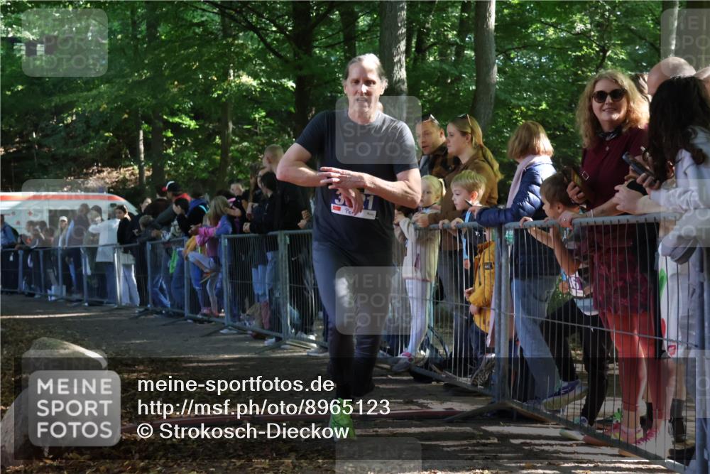 28.09.2025 - 33. Volkslauf durch das schöne Alstertal Strokosch-Dieckow http://msf.ph/oto/8965123 28.09.2025 11:18:06 Ziel 3921 meine-sportfotos.de