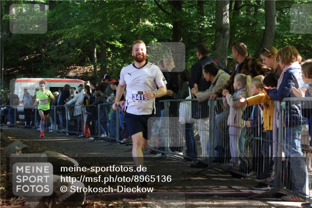 28.09.2025 - 33. Volkslauf durch das schöne Alstertal Strokosch-Dieckow http://msf.ph/oto/8965136 28.09.2025 11:18:45 Ziel 1501, 3419, 3909 meine-sportfotos.de