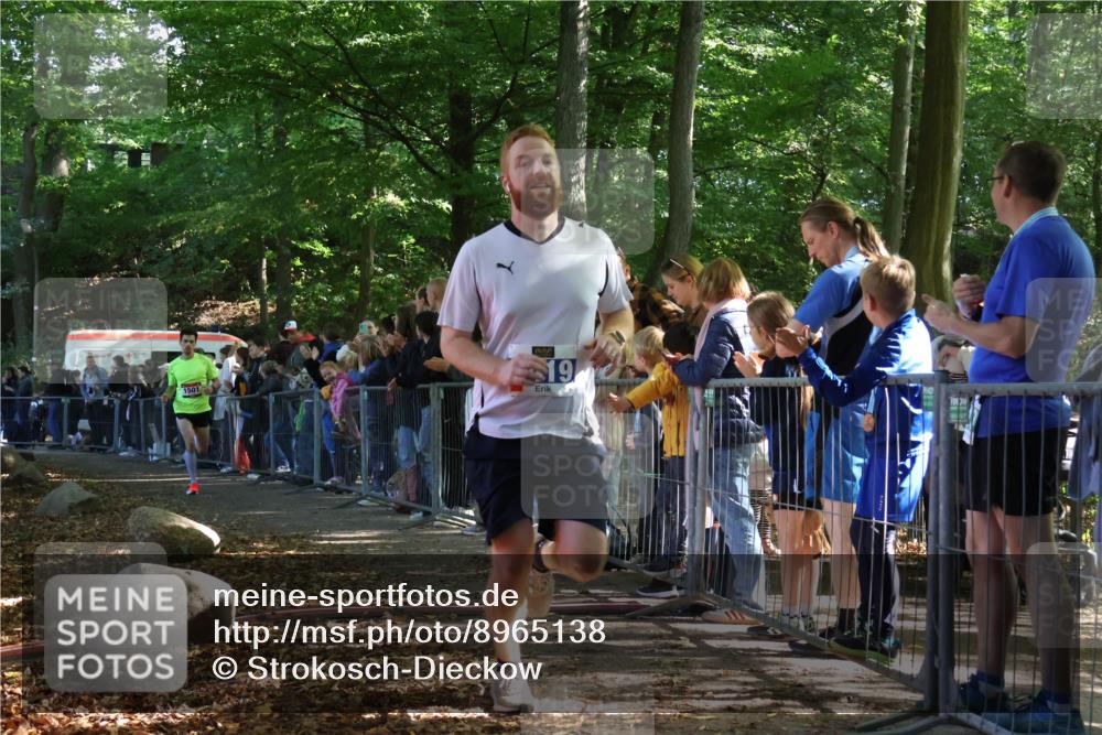 28.09.2025 - 33. Volkslauf durch das schöne Alstertal Strokosch-Dieckow http://msf.ph/oto/8965138 28.09.2025 11:18:46 Ziel 1501, 3419, 3909 meine-sportfotos.de