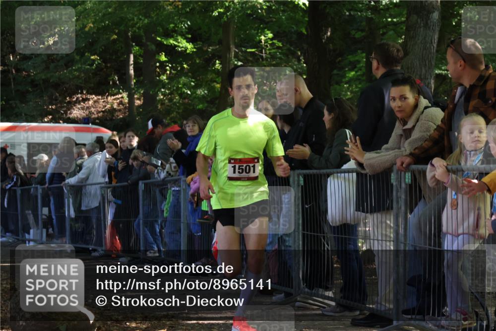 28.09.2025 - 33. Volkslauf durch das schöne Alstertal Strokosch-Dieckow http://msf.ph/oto/8965141 28.09.2025 11:18:48 Ziel 1501 meine-sportfotos.de