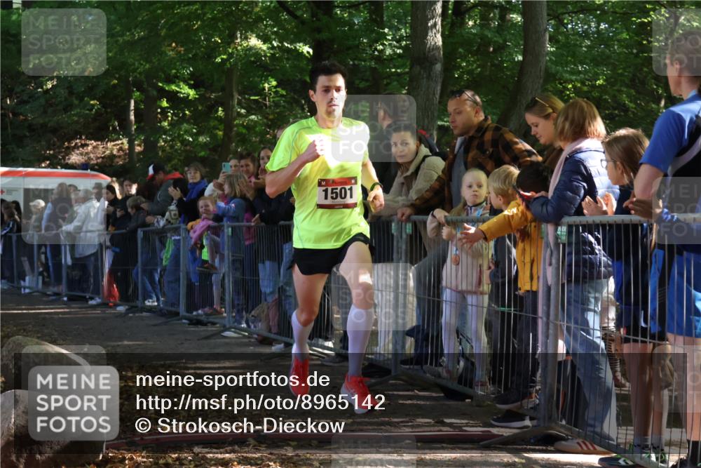 28.09.2025 - 33. Volkslauf durch das schöne Alstertal Strokosch-Dieckow http://msf.ph/oto/8965142 28.09.2025 11:18:48 Ziel 1501 meine-sportfotos.de