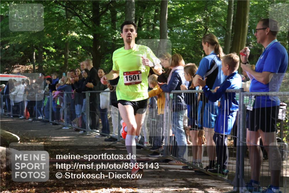 28.09.2025 - 33. Volkslauf durch das schöne Alstertal Strokosch-Dieckow http://msf.ph/oto/8965143 28.09.2025 11:18:49 Ziel 1501 meine-sportfotos.de