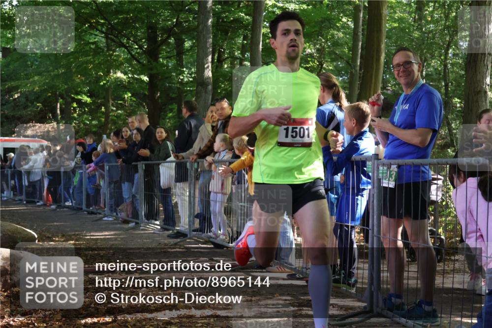 28.09.2025 - 33. Volkslauf durch das schöne Alstertal Strokosch-Dieckow http://msf.ph/oto/8965144 28.09.2025 11:18:49 Ziel 1501 meine-sportfotos.de