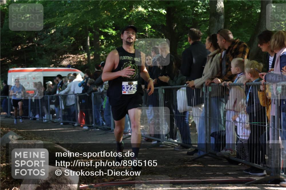 28.09.2025 - 33. Volkslauf durch das schöne Alstertal Strokosch-Dieckow http://msf.ph/oto/8965165 28.09.2025 11:19:18 Ziel 3078, 3225, 3417 meine-sportfotos.de