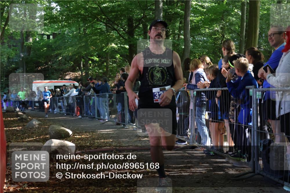 28.09.2025 - 33. Volkslauf durch das schöne Alstertal Strokosch-Dieckow http://msf.ph/oto/8965168 28.09.2025 11:19:19 Ziel 3078, 3225, 3417 meine-sportfotos.de
