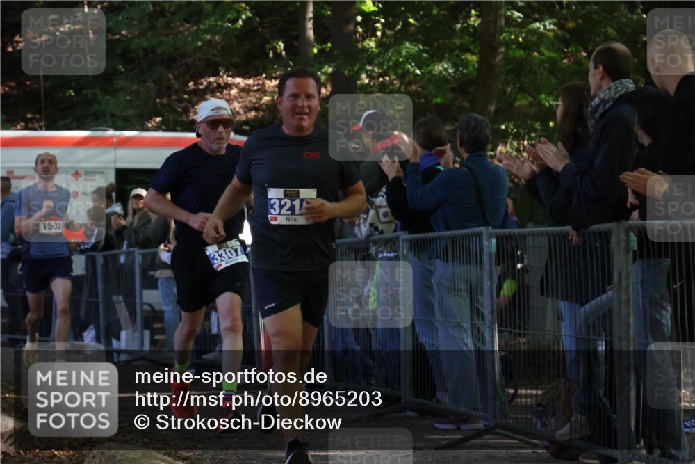 28.09.2025 - 33. Volkslauf durch das schöne Alstertal Strokosch-Dieckow http://msf.ph/oto/8965203 28.09.2025 11:19:54 Ziel 1503, 3219, 3307 meine-sportfotos.de