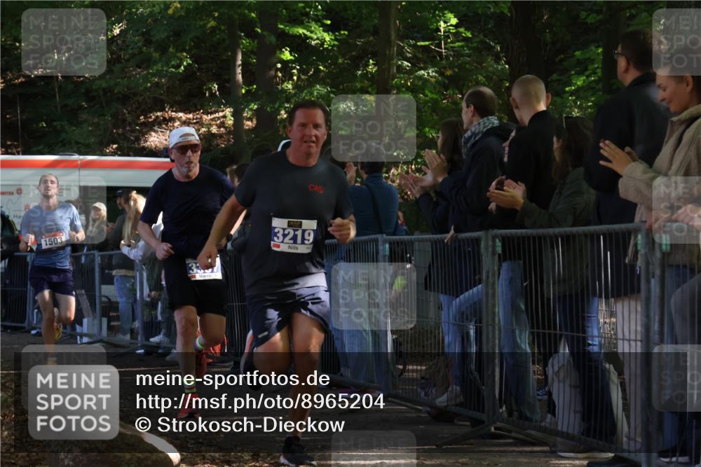 28.09.2025 - 33. Volkslauf durch das schöne Alstertal Strokosch-Dieckow http://msf.ph/oto/8965204 28.09.2025 11:19:55 Ziel 1503, 3219, 3307 meine-sportfotos.de
