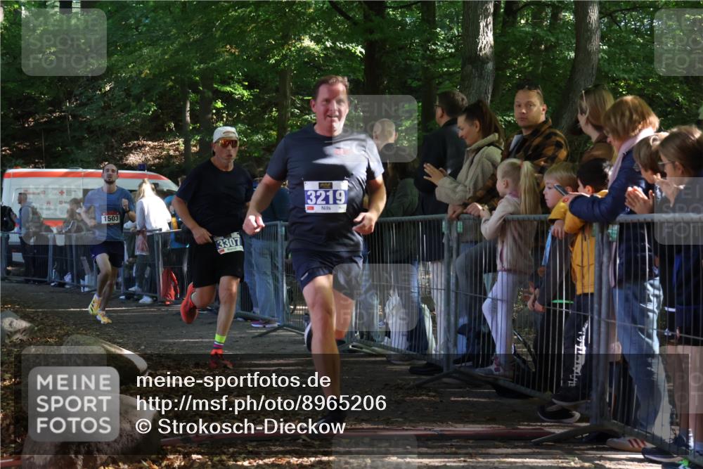 28.09.2025 - 33. Volkslauf durch das schöne Alstertal Strokosch-Dieckow http://msf.ph/oto/8965206 28.09.2025 11:19:56 Ziel 1503, 3219, 3307 meine-sportfotos.de