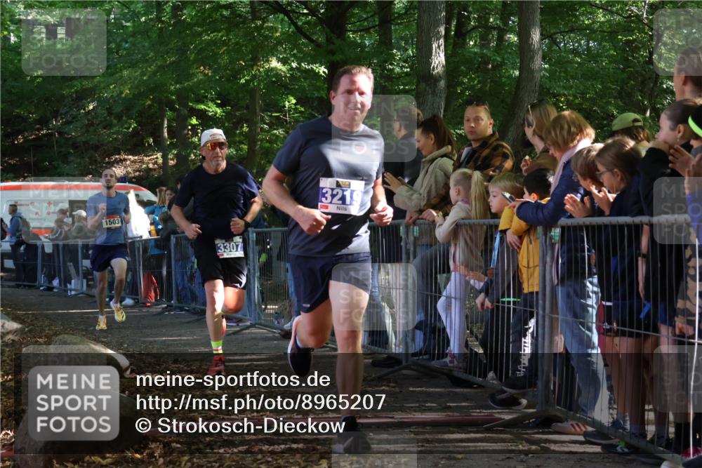 28.09.2025 - 33. Volkslauf durch das schöne Alstertal Strokosch-Dieckow http://msf.ph/oto/8965207 28.09.2025 11:19:56 Ziel 1503, 3219, 3307 meine-sportfotos.de